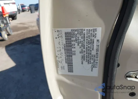 2003 Lincoln Town Car Cartier z USA, uszkodzony, nr VIN 1LNHM83W73Y608380